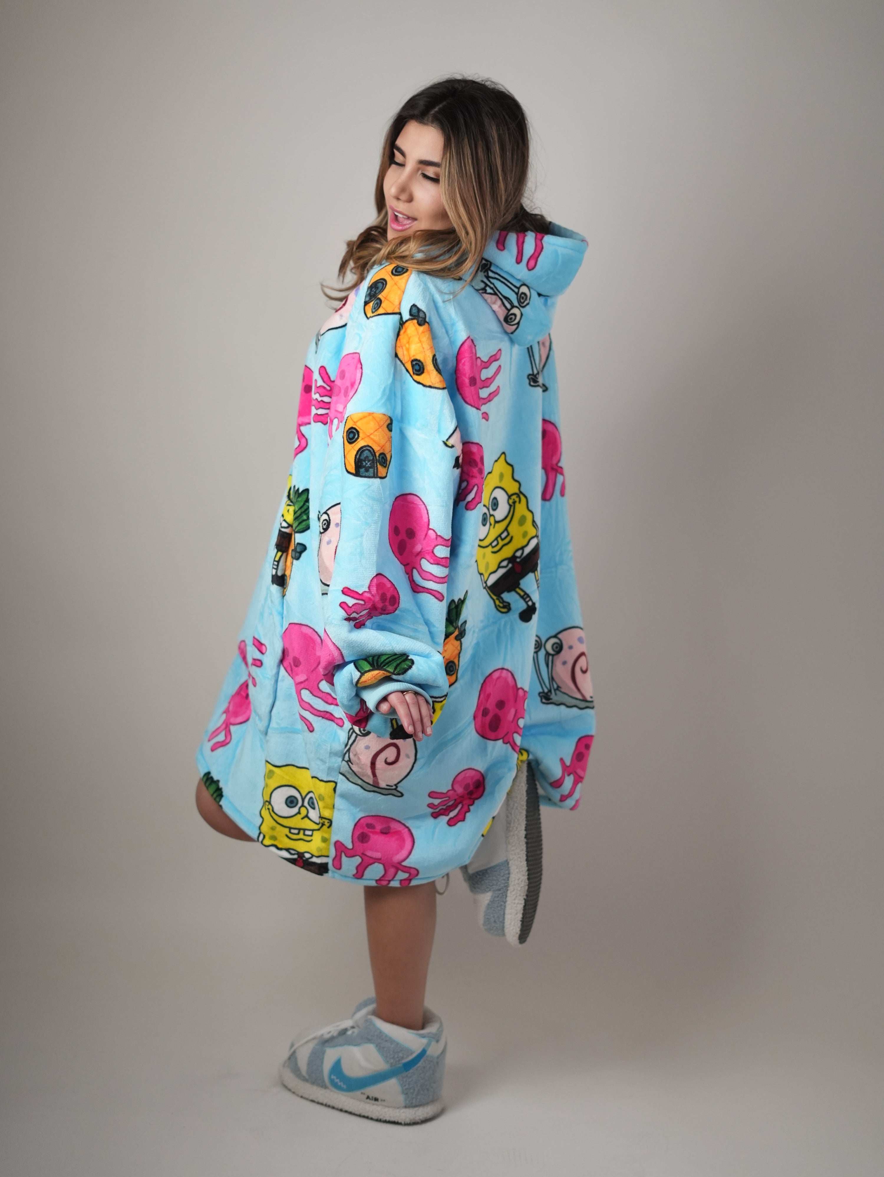 Cozy SpongeBob 🧽 – Oversized Hoodie Blanket