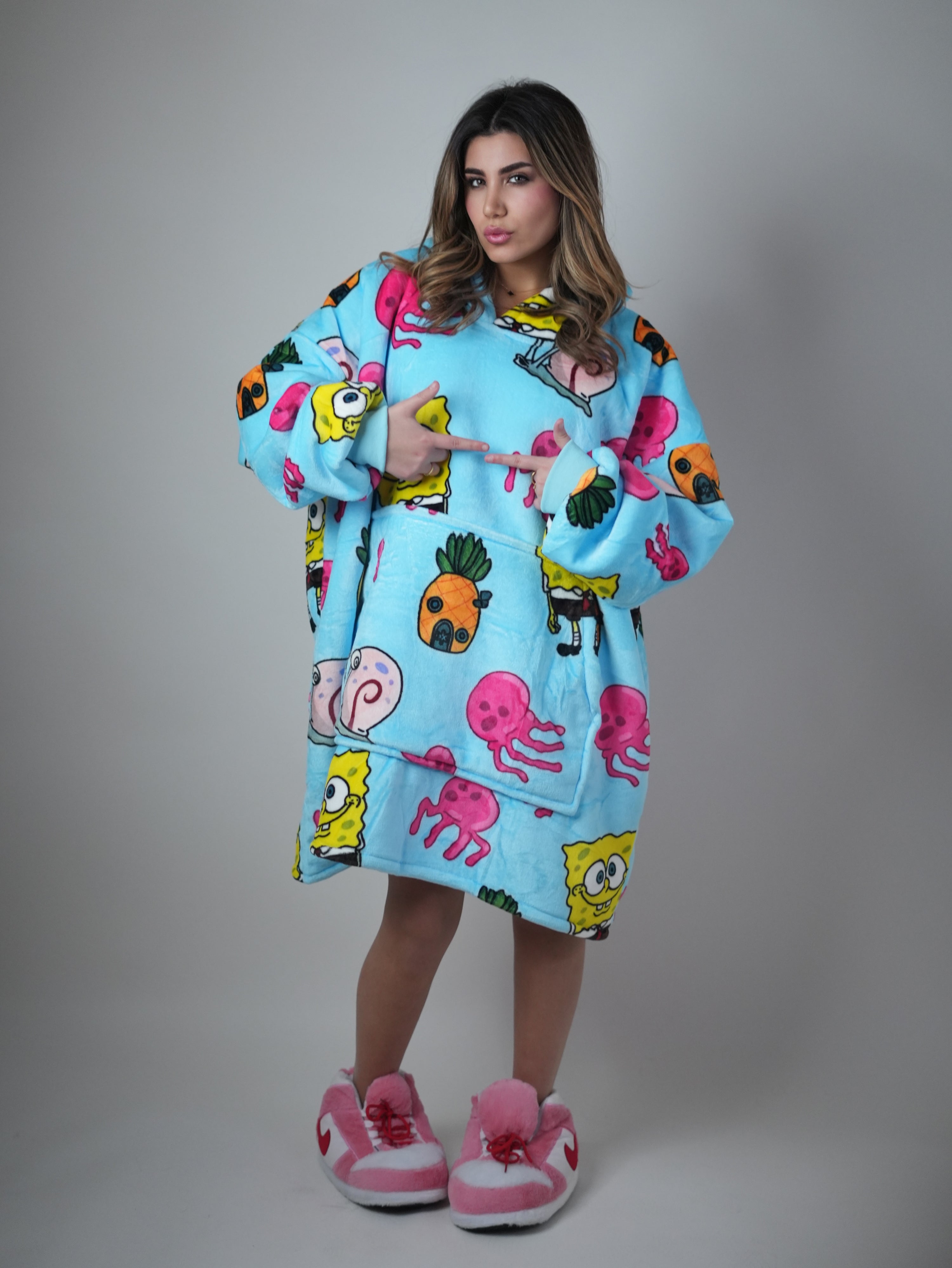 Cozy SpongeBob 🧽 – Oversized Hoodie Blanket