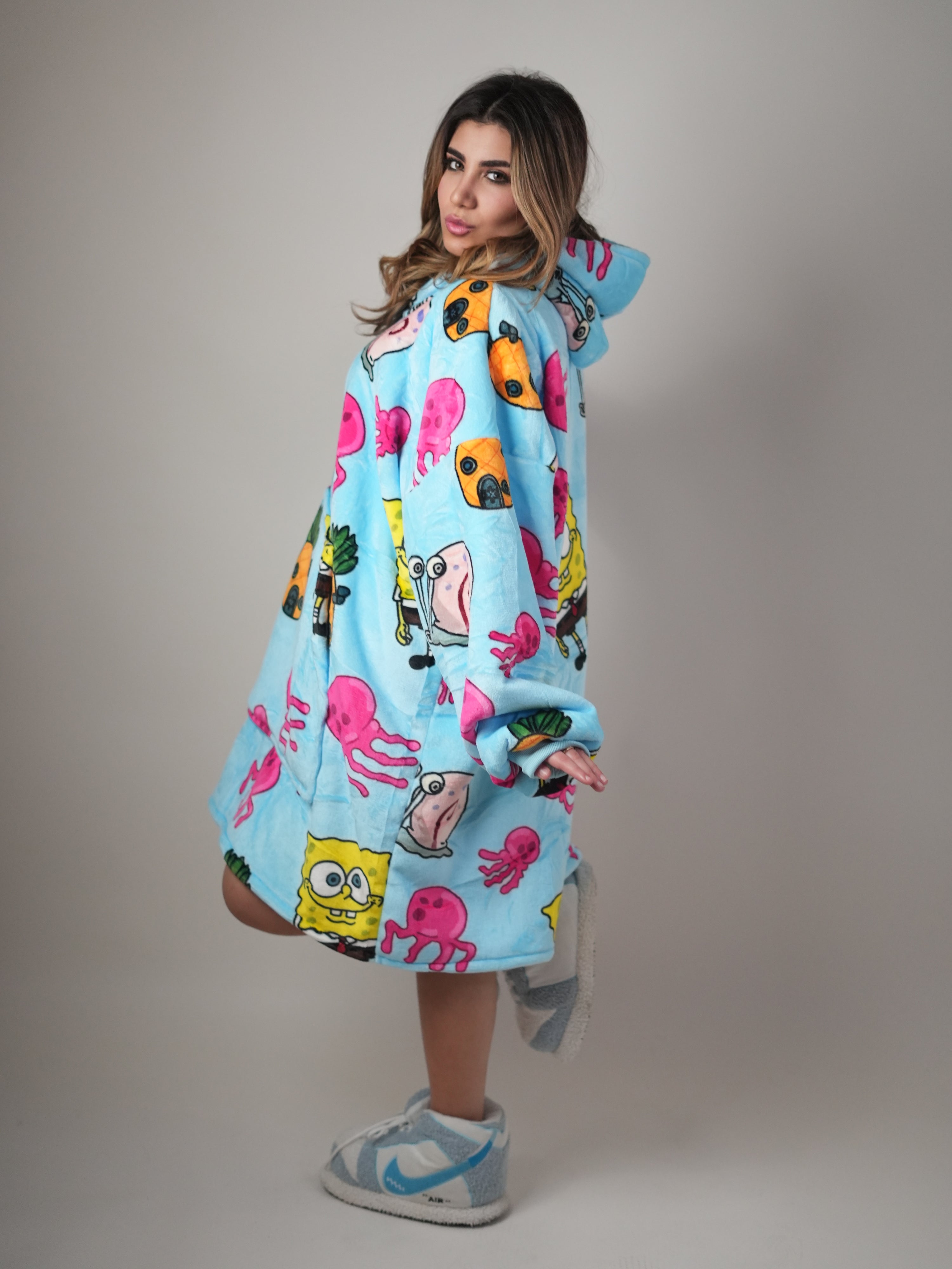 Cozy SpongeBob 🧽 – Oversized Hoodie Blanket