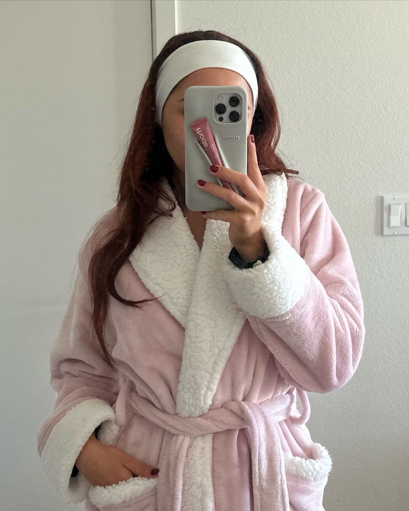 Pink oversized wearable blanket hoodie with sherpa lining, large hood and front pocket – cozy winter loungewear for women and teens, ideal for staying warm at home or gifting in Lebanon